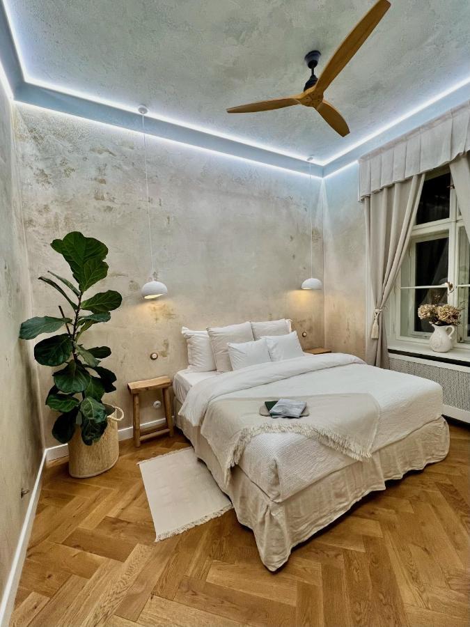 Wabi Sabi Nest W/ Garage Apartment